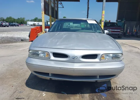 1998 Oldsmobile Eighty-Eight z USA, uszkodzony, nr VIN 1G3HN52K4W4844205
